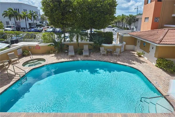 $1,150,000 | 850 6th Avenue North, Unit 204, Naples, FL 34102