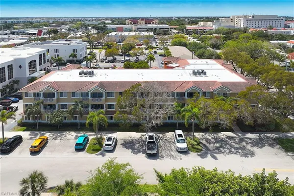 $1,150,000 | 850 6th Avenue North, Unit 204, Naples, FL 34102