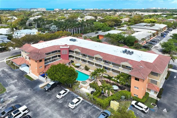 $1,150,000 | 850 6th Avenue North, Unit 204, Naples, FL 34102