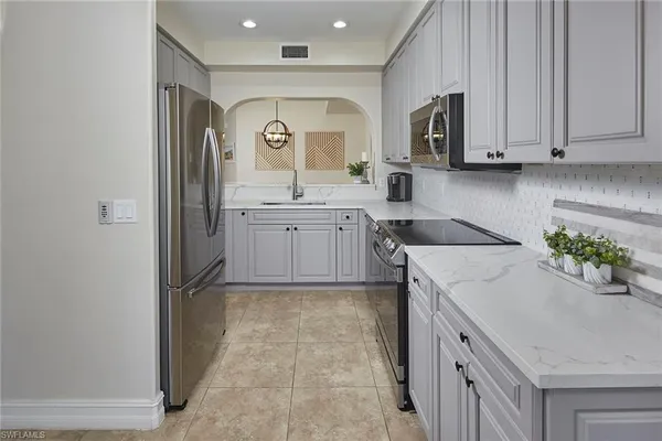 $1,150,000 | 850 6th Avenue North, Unit 204, Naples, FL 34102