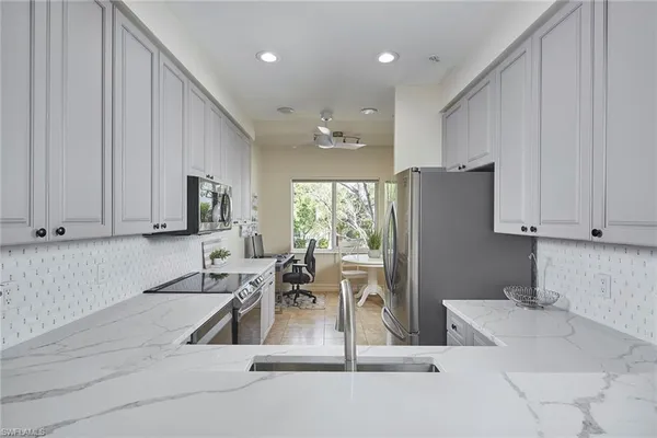 $1,150,000 | 850 6th Avenue North, Unit 204, Naples, FL 34102