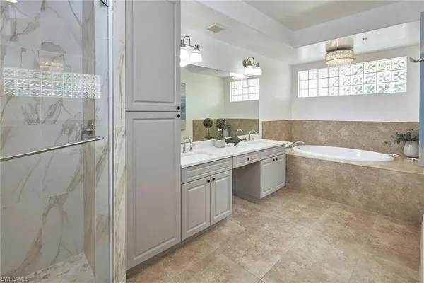 $1,150,000 | 850 6th Avenue North, Unit 204, Naples, FL 34102