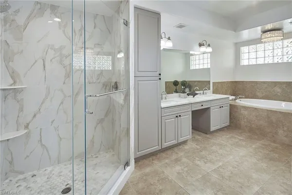 $1,150,000 | 850 6th Avenue North, Unit 204, Naples, FL 34102