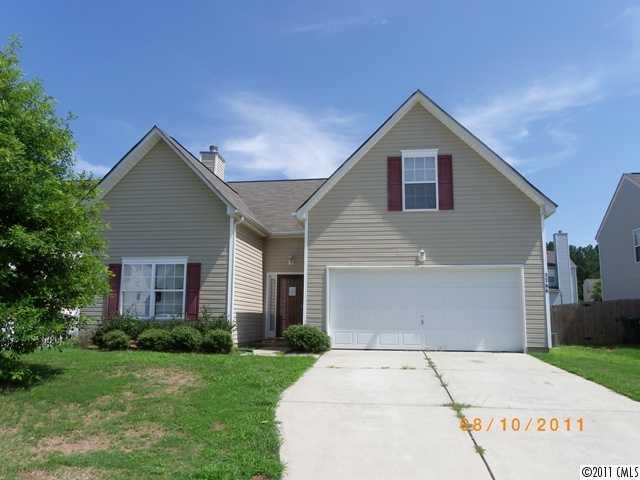 a front view of house with yard