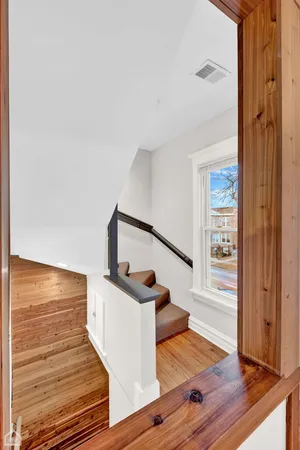 $2,900 | 4242 North Kimball Avenue, Unit 2, Chicago, IL 60618