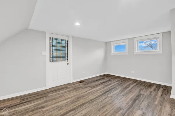 $2,900 | 4242 North Kimball Avenue, Unit 2, Chicago, IL 60618