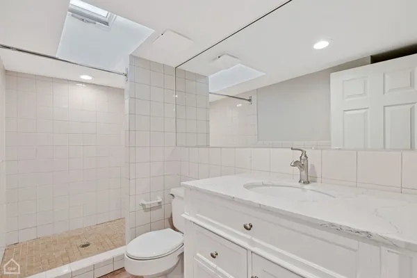 $2,900 | 4242 North Kimball Avenue, Unit 2, Chicago, IL 60618