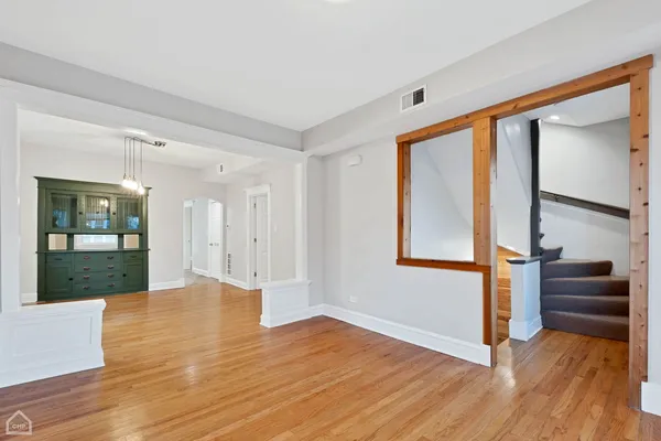 $2,900 | 4242 North Kimball Avenue, Unit 2, Chicago, IL 60618