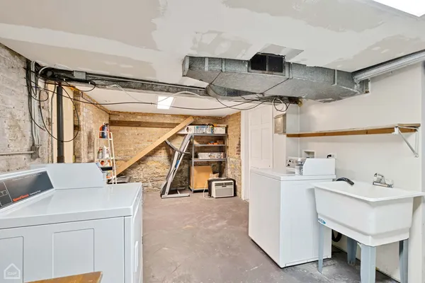 $2,900 | 4242 North Kimball Avenue, Unit 2, Chicago, IL 60618