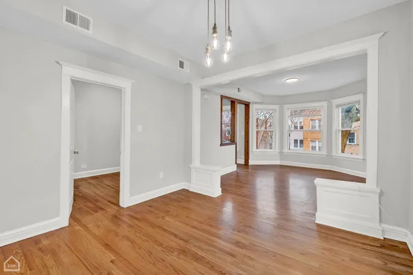 $2,900 | 4242 North Kimball Avenue, Unit 2, Chicago, IL 60618