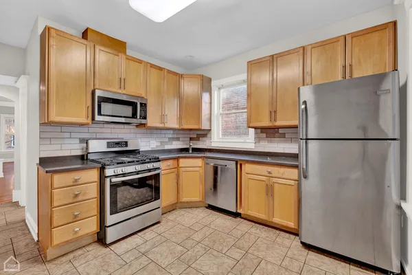$2,900 | 4242 North Kimball Avenue, Unit 2, Chicago, IL 60618