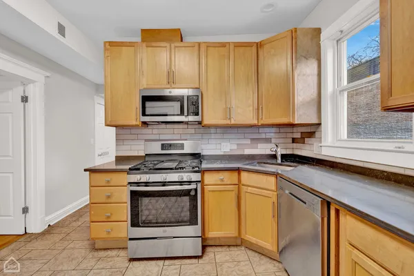 $2,900 | 4242 North Kimball Avenue, Unit 2, Chicago, IL 60618