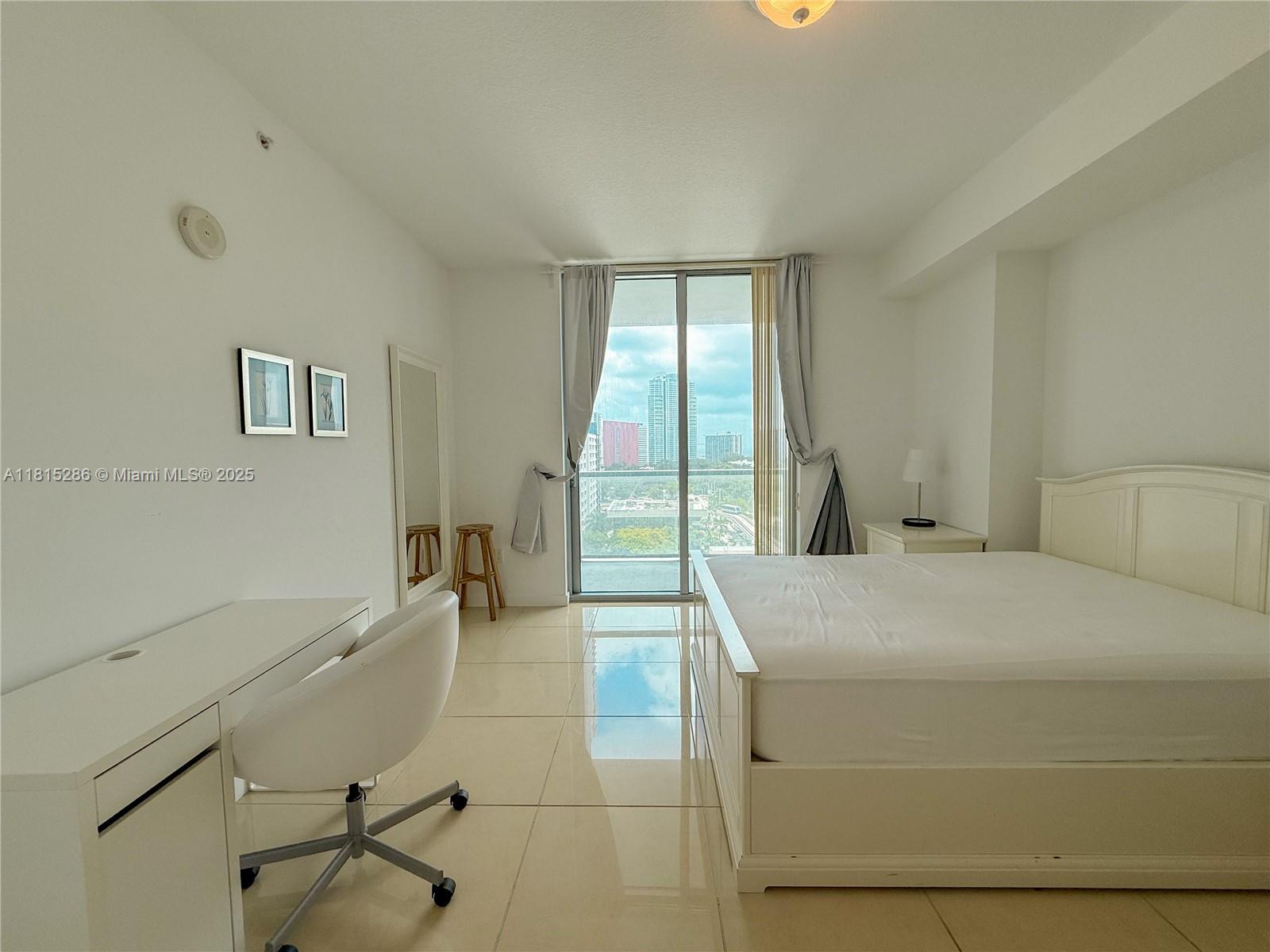 79 Southwest 12th Street, Unit 1603S Miami, FL 33130 - Photo 13 of 42