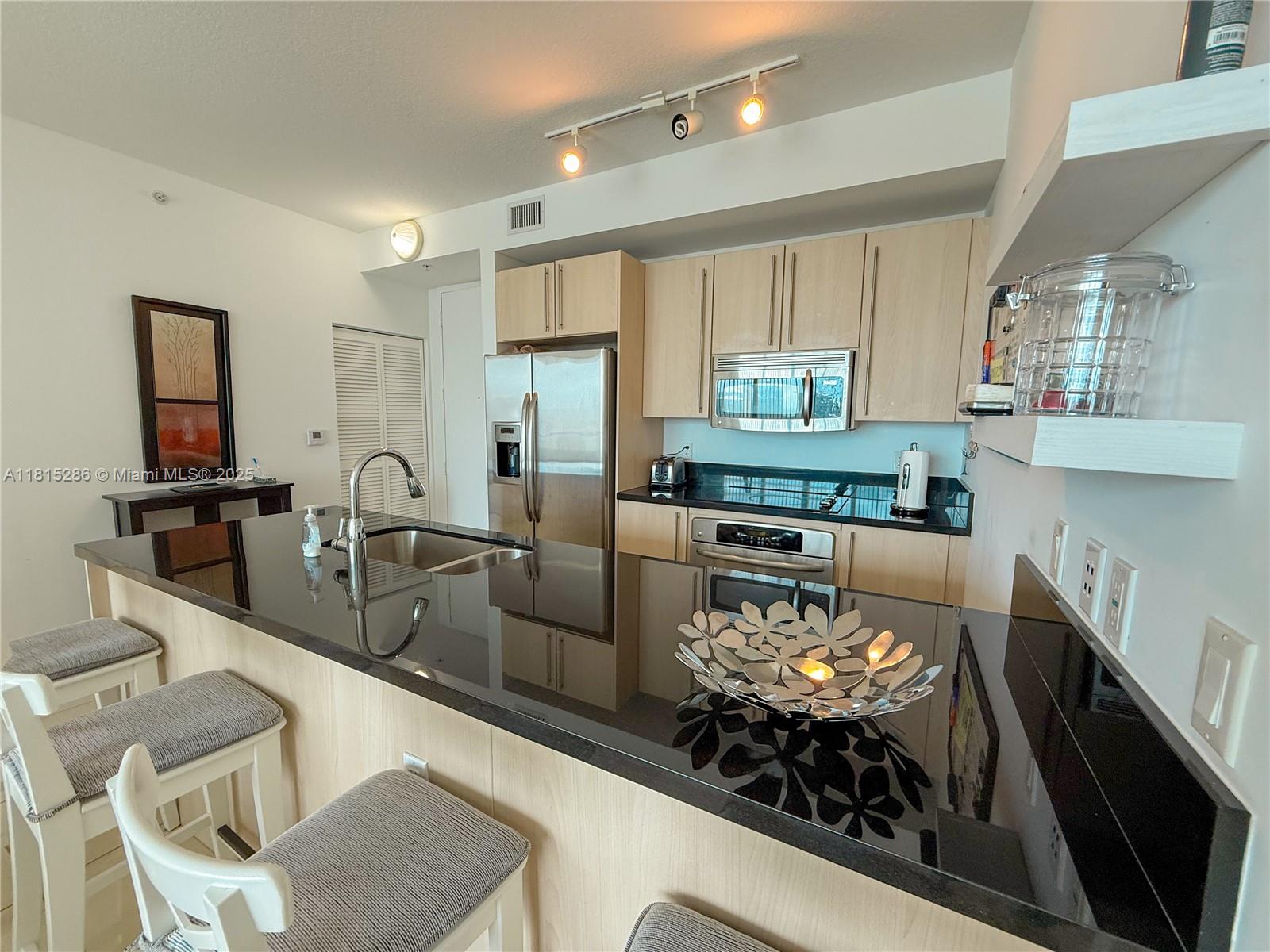 79 Southwest 12th Street, Unit 1603S Miami, FL 33130 - Photo 3 of 42