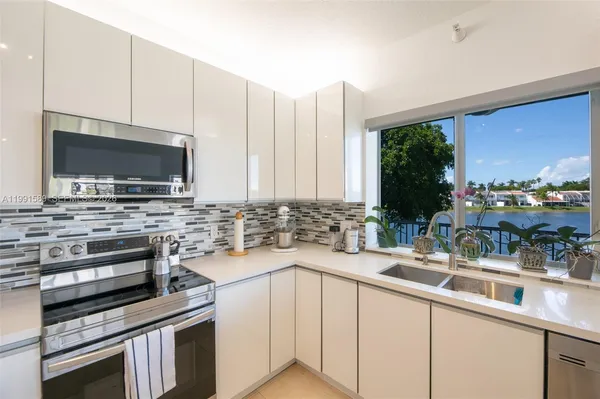 $5,000 | 10700 Northwest 66th Street, Unit 207, Doral, FL 33178