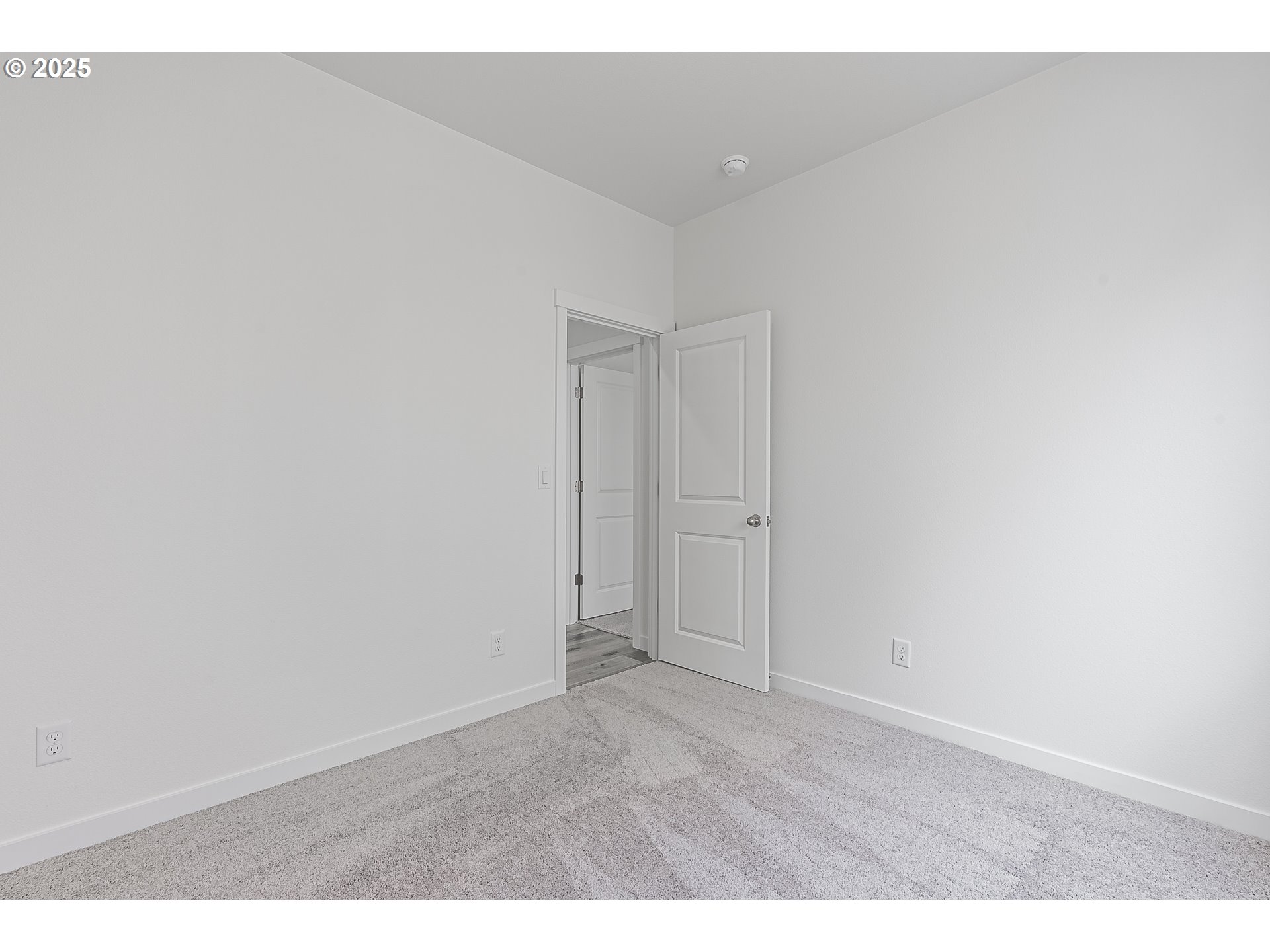 702 Tigerlily Street Silverton, OR 97381 - Photo 19 of 31 a view of an empty room