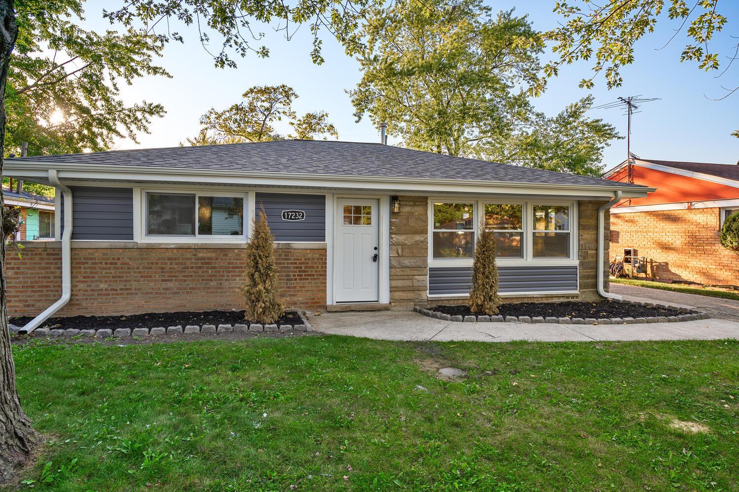 17232 Roy Street Lansing, IL 60438 - Photo 2 of 22 Gallery Image 2