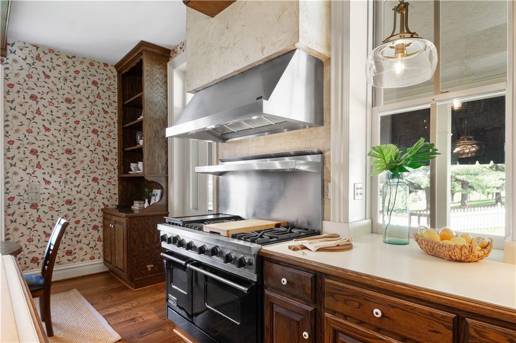 571 West McMurray Road Canonsburg, PA 15317 - Photo 16 of 47 Gourmet appliances enhance this top notch kitchen, 48 Inch Viking Range with 2 ovens and exhaust hood. As well as a Bosch dishwasher, disposal, and refrigerator.