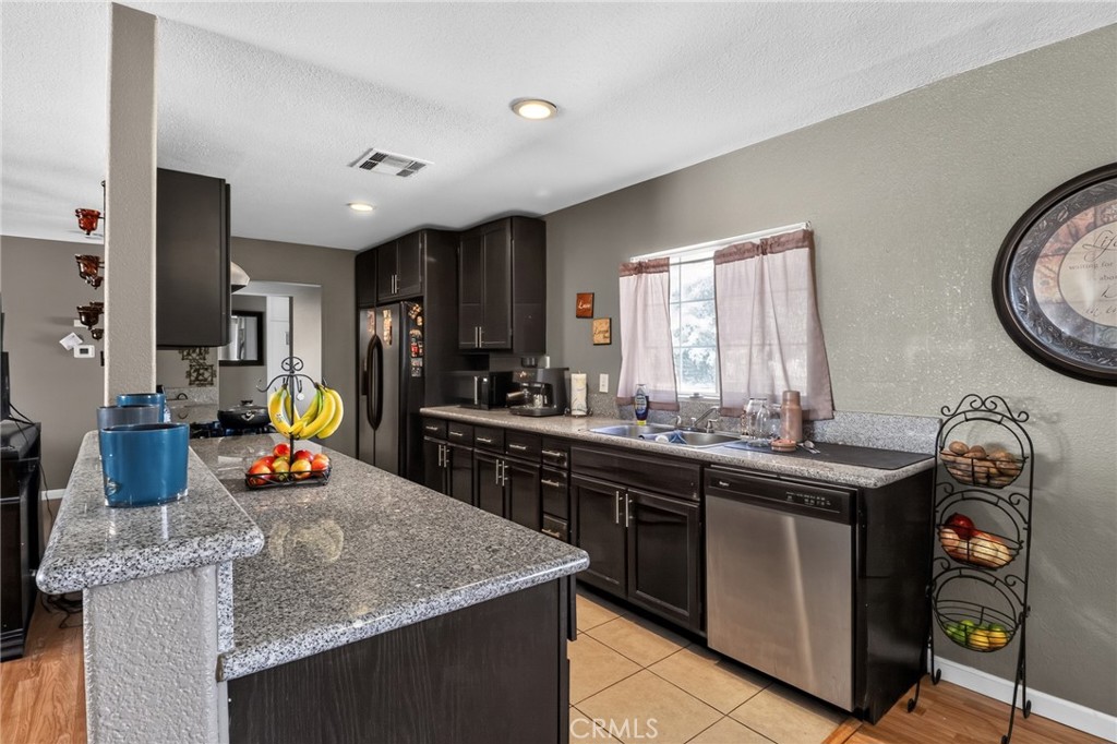 13477 Rancherias Road Apple Valley, CA 92308 - Photo 6 of 44