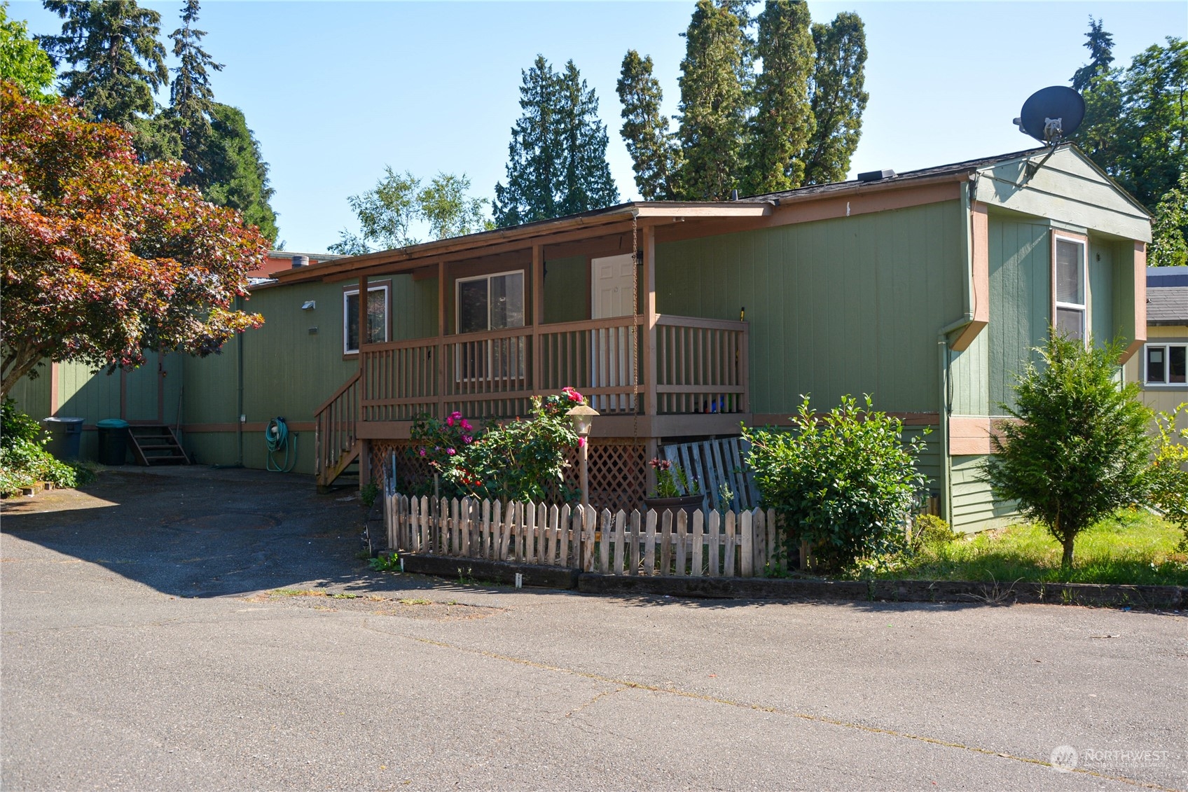 7614 Northeast Bothell Way, Unit 14 Kenmore, WA 98028 - Photo 1 of 26 Gallery Image 1
