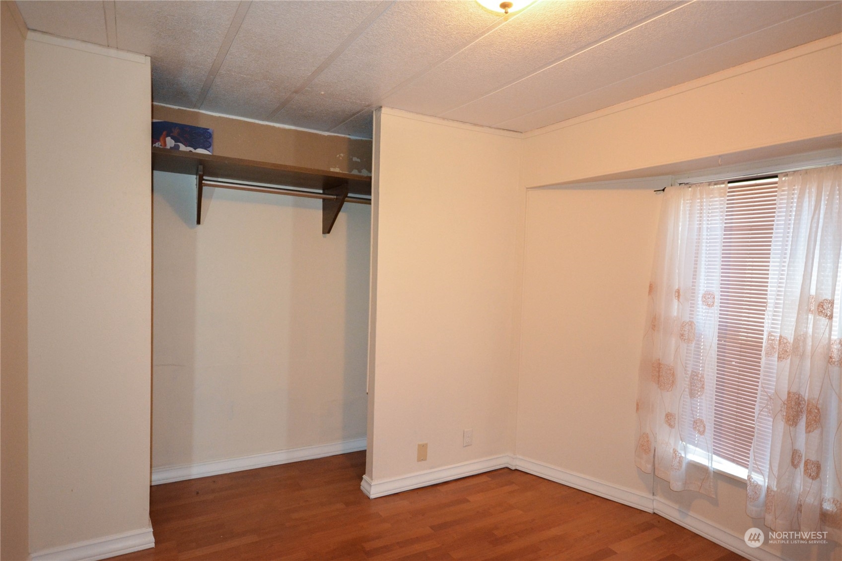 7614 Northeast Bothell Way, Unit 14 Kenmore, WA 98028 - Photo 18 of 26 Gallery Image 18