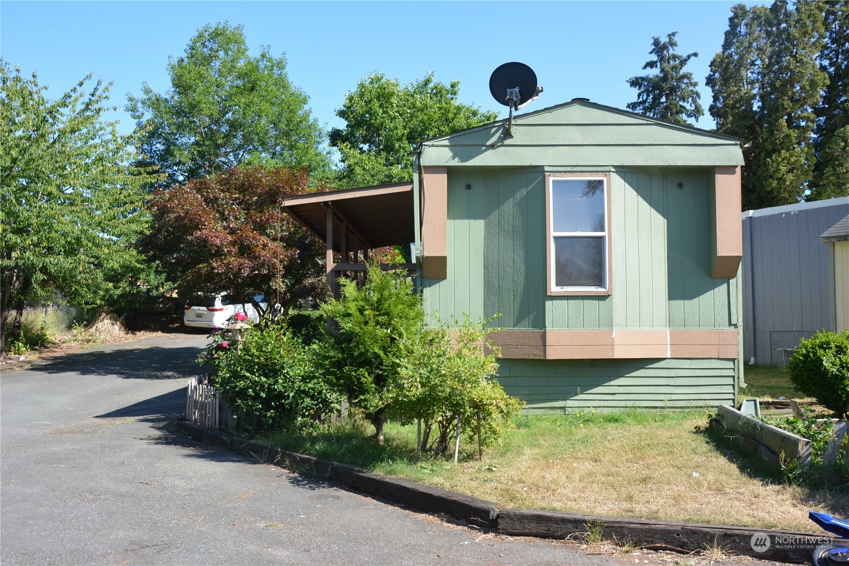 7614 Northeast Bothell Way, Unit 14 Kenmore, WA 98028 - Photo 3 of 26 Gallery Image 3