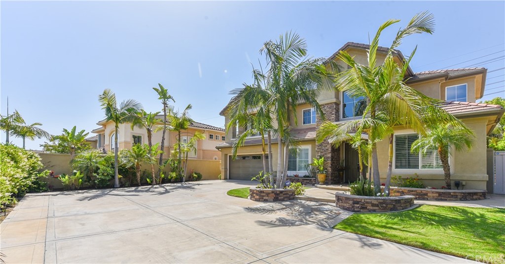 23 Benavente Irvine, CA 92606 - Photo 4 of 44 a view of a building with garden