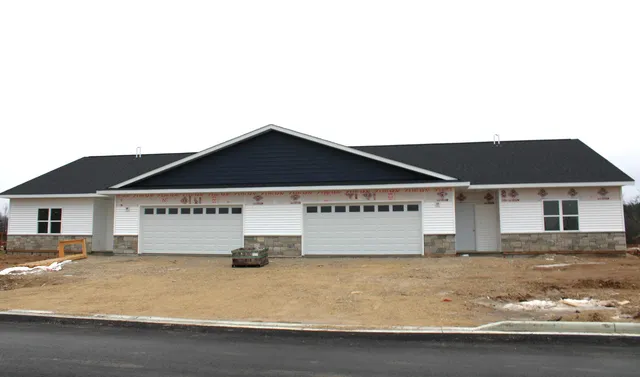 $355,000 | 918 Drumlin Drive, Kewaskum, WI 53040