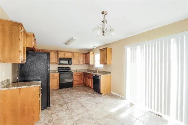 $2,140 | 1613 Northwest High View Drive, Grain Valley, MO 64029