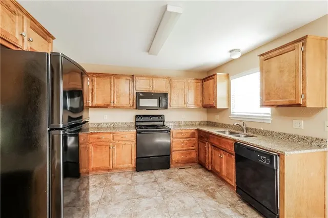 $2,140 | 1613 Northwest High View Drive, Grain Valley, MO 64029