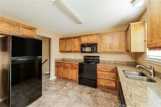 $2,140 | 1613 Northwest High View Drive, Grain Valley, MO 64029