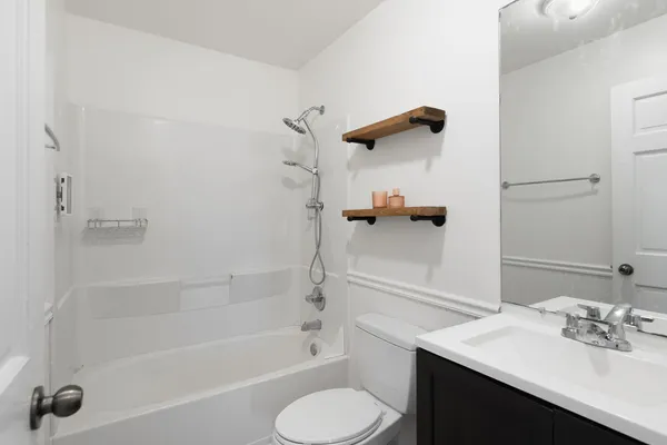 $330,000 | 607 Orchard Street, Antioch, IL 60002