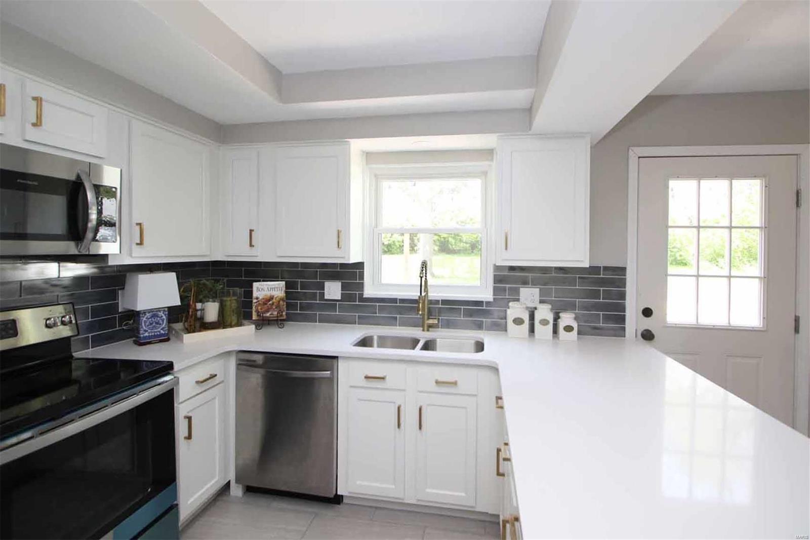 35 Clover Drive Belleville, IL 62221 - Photo 12 of 45