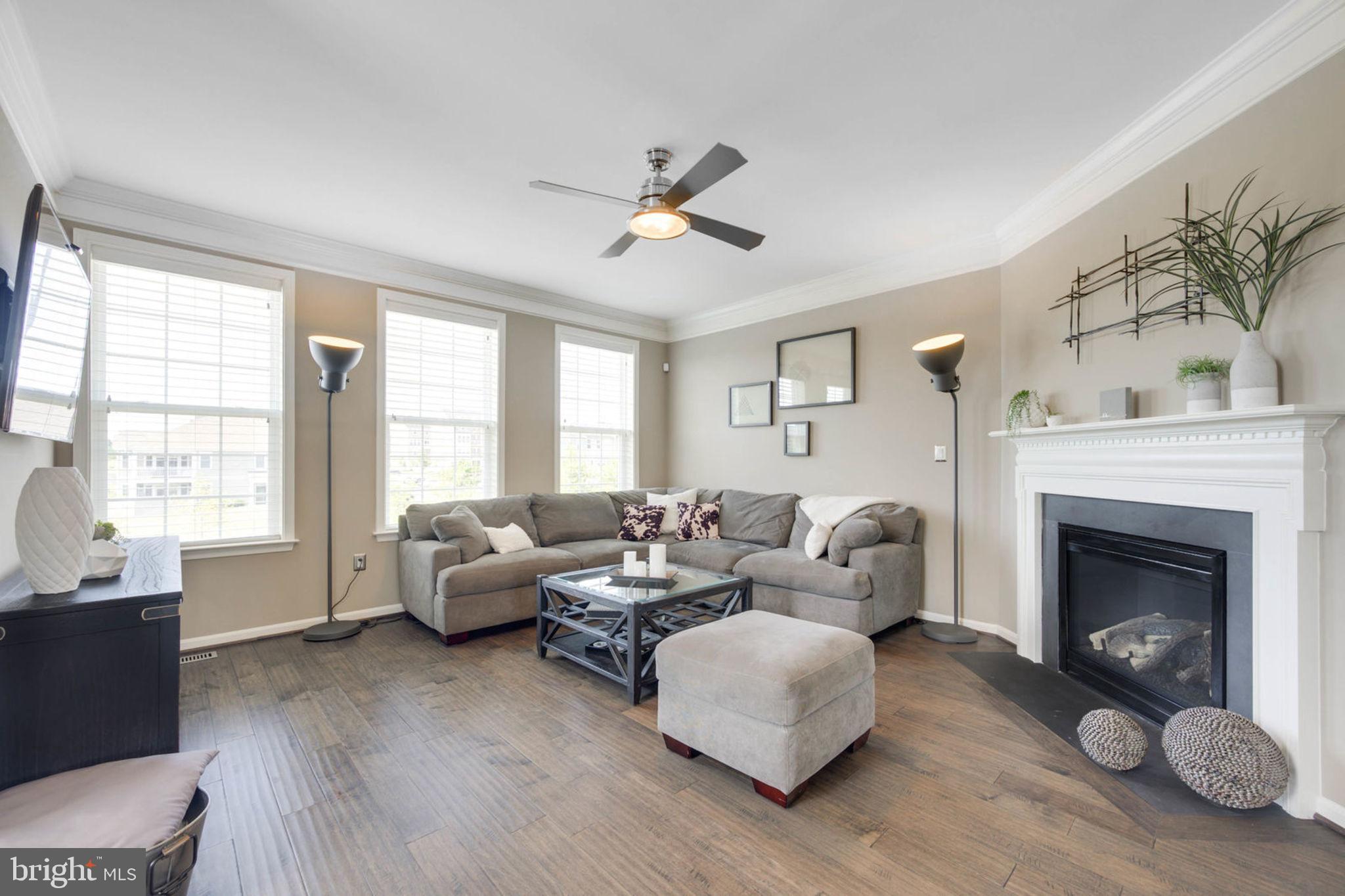 25660 Pleasant Valley Road Chantilly, VA 20152 - Photo 14 of 42 Family room