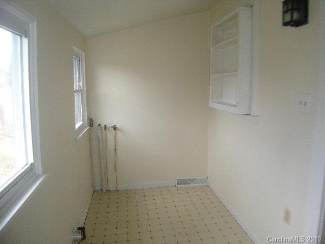 575 State Street Marion, NC 28752 - Photo 14 of 18 an empty room with windows