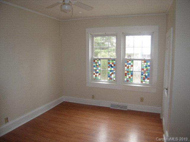 575 State Street Marion, NC 28752 - Photo 6 of 18 an empty room with a window