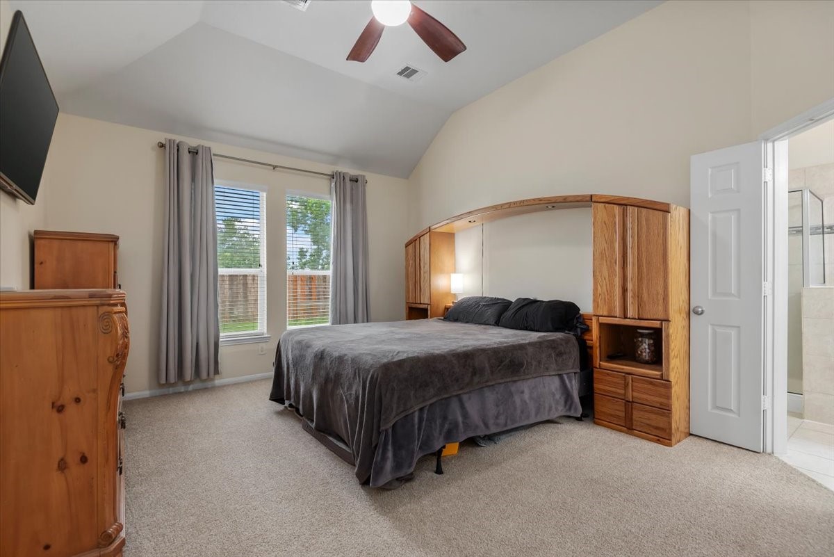 1827 Stieler Drive Houston, TX 77049 - Photo 20 of 39 Downstairs primary bedroom
