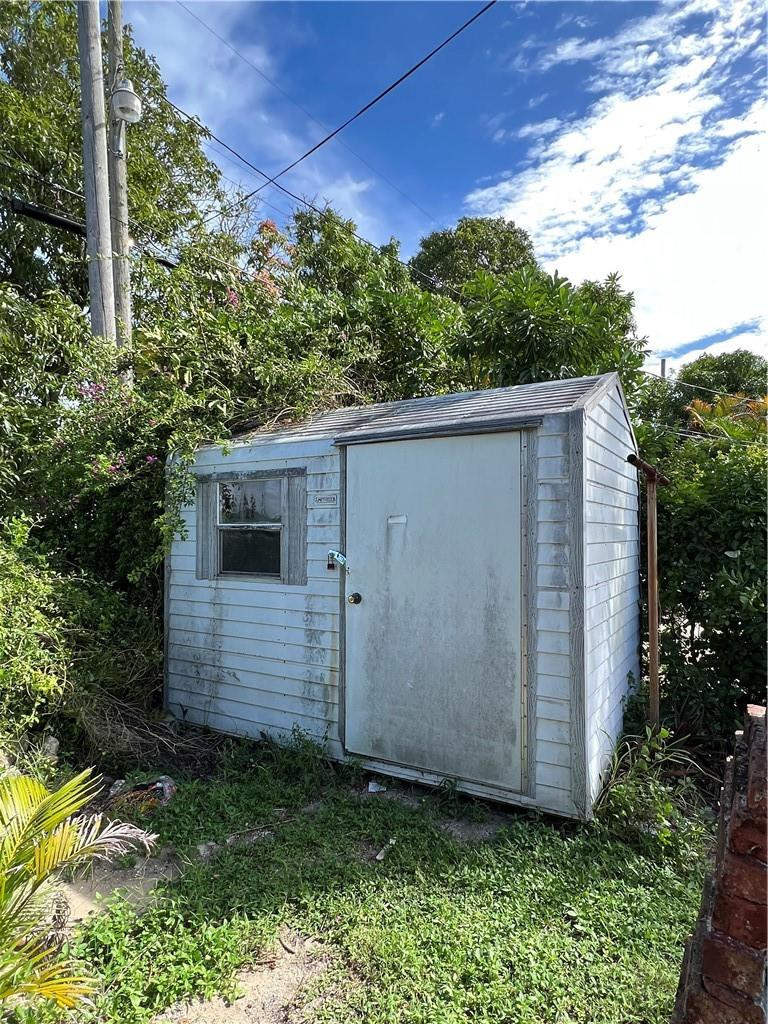 664 West 2nd Street Riviera Beach, FL 33404 - Photo 9 of 18 Photo 9