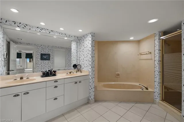 $1,250,000 | 6001 Pelican Bay Boulevard, Unit 1205, Naples, FL 34108