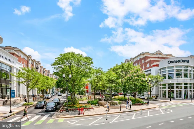 $3,000 | 1276 North Wayne Street, Unit 501, Arlington, VA 22201
