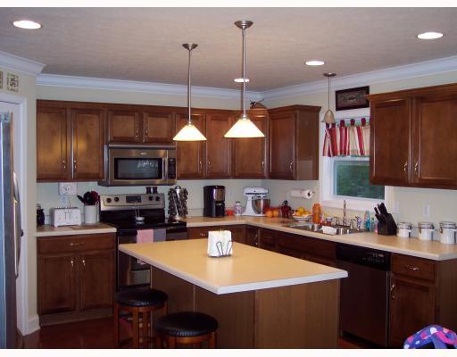 605 Bucktown Road Irwin, PA 15642 - Photo 3 of 18 Kitchen.