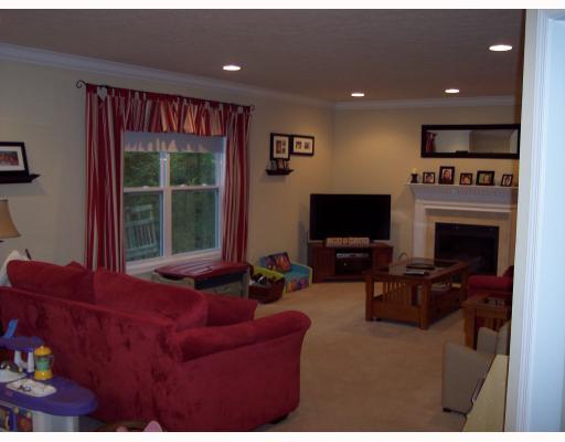 605 Bucktown Road Irwin, PA 15642 - Photo 5 of 18 Living Room.