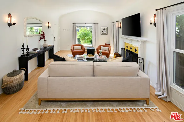 $1,750,000 | 502 North Gardner Street, Los Angeles, CA 90036