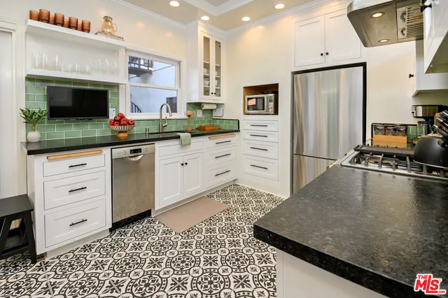 $1,750,000 | 502 North Gardner Street, Los Angeles, CA 90036