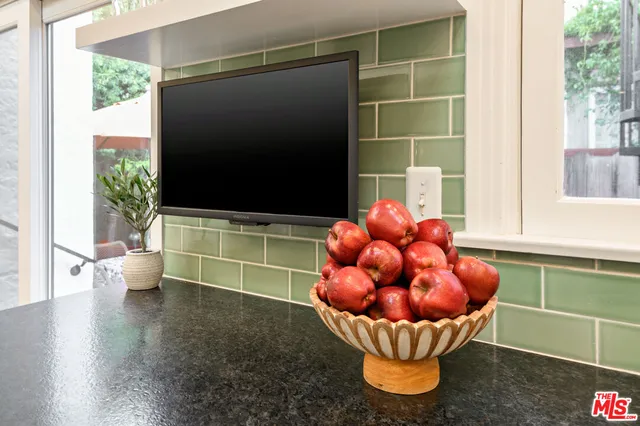 $1,750,000 | 502 North Gardner Street, Los Angeles, CA 90036