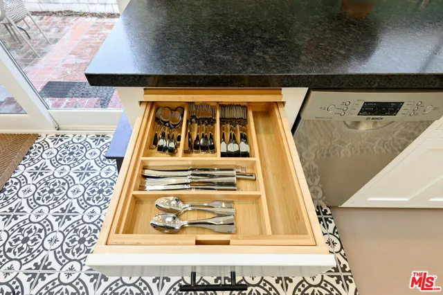 $1,750,000 | 502 North Gardner Street, Los Angeles, CA 90036