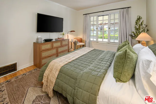 $1,750,000 | 502 North Gardner Street, Los Angeles, CA 90036