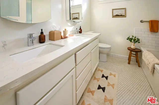 $1,750,000 | 502 North Gardner Street, Los Angeles, CA 90036