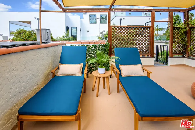 $1,750,000 | 502 North Gardner Street, Los Angeles, CA 90036