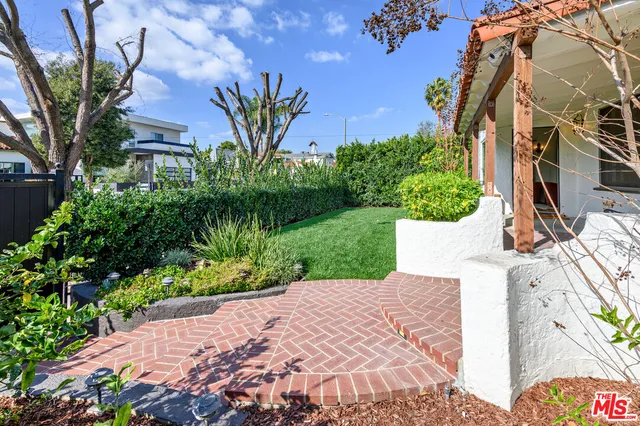 $1,750,000 | 502 North Gardner Street, Los Angeles, CA 90036